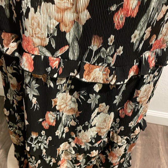 Floral Maxi Dress - Picture 6 of 7